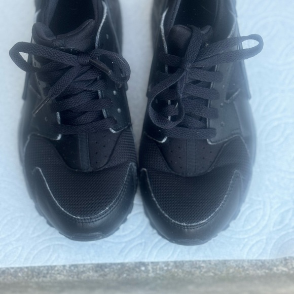 Nike Air Huarache Run GS Triple Black Sneakers 654275-016 Sz 7Y - Picture 3 of 5